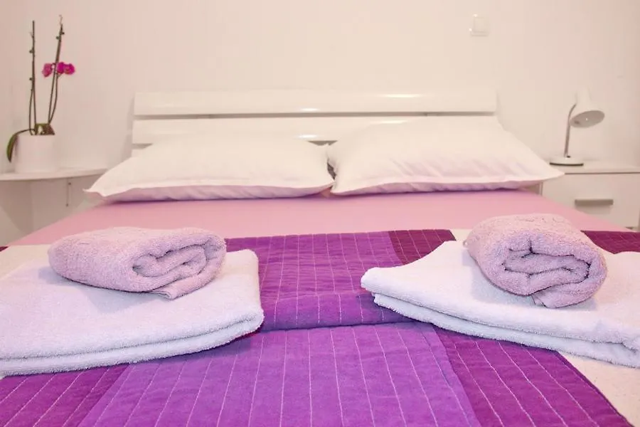 Apartmani Burin 0*, Nin